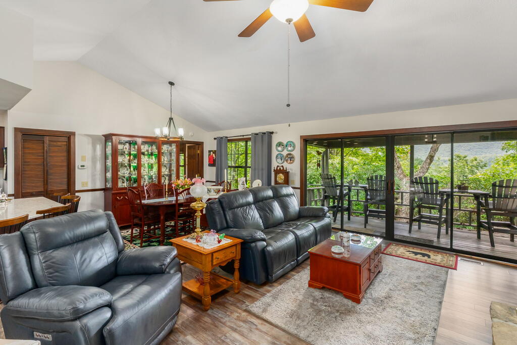 834 Summit Road