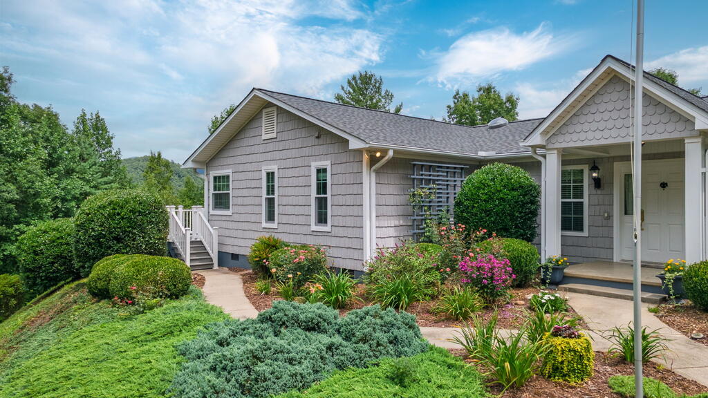 304 Indian Trail