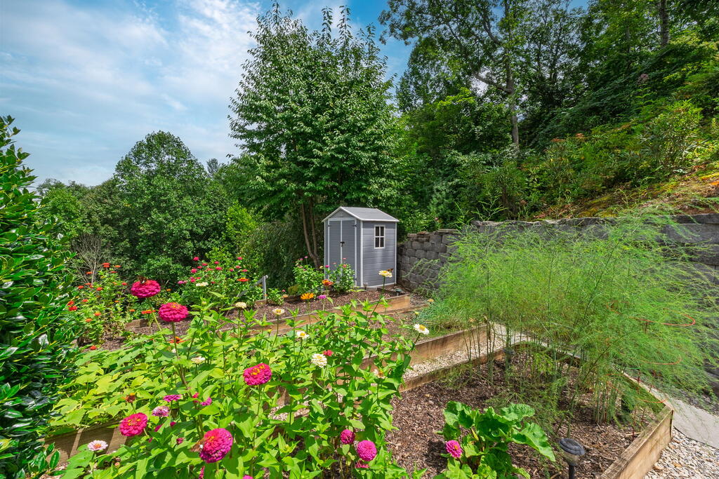 304 Indian Trail
