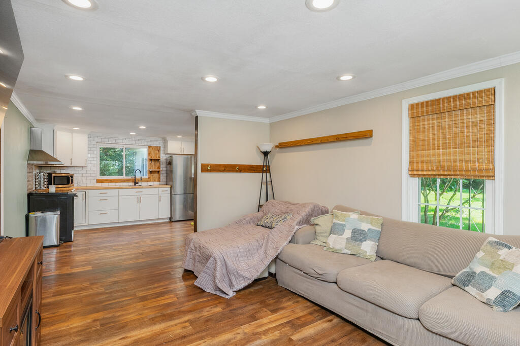 148 White Oak Street