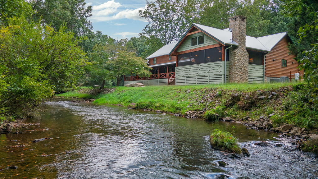284 Coweeta Lake Circle
