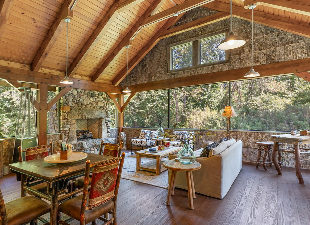 284 Coweeta Lake Circle