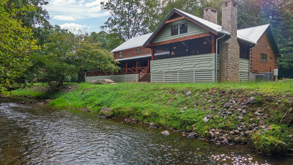 284 Coweeta Lake Circle