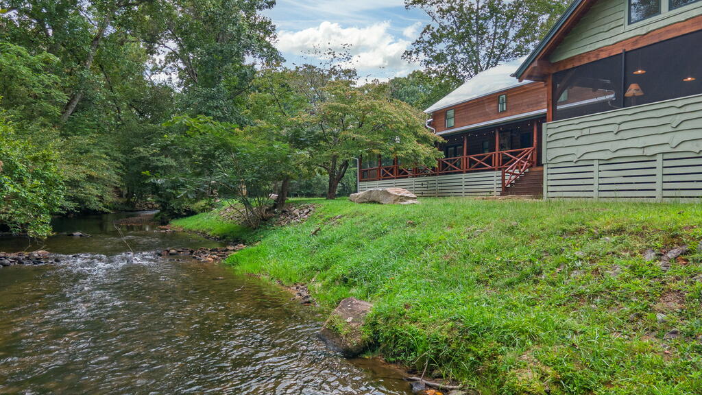 284 Coweeta Lake Circle