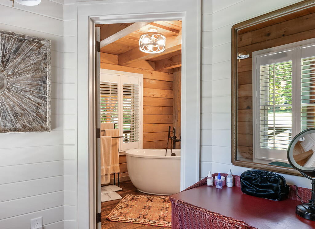 284 Coweeta Lake Circle