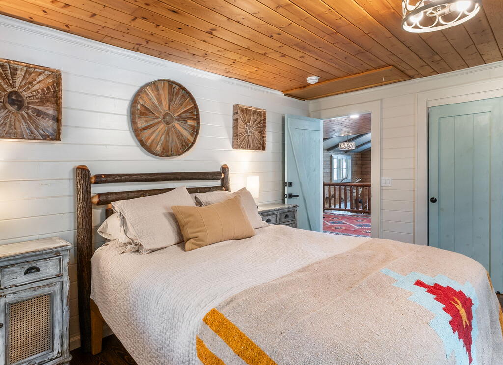 284 Coweeta Lake Circle