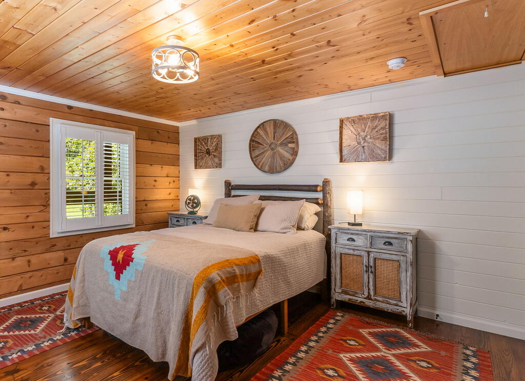284 Coweeta Lake Circle