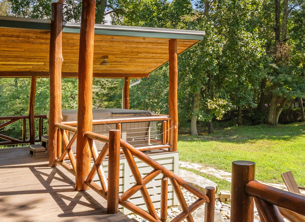 284 Coweeta Lake Circle
