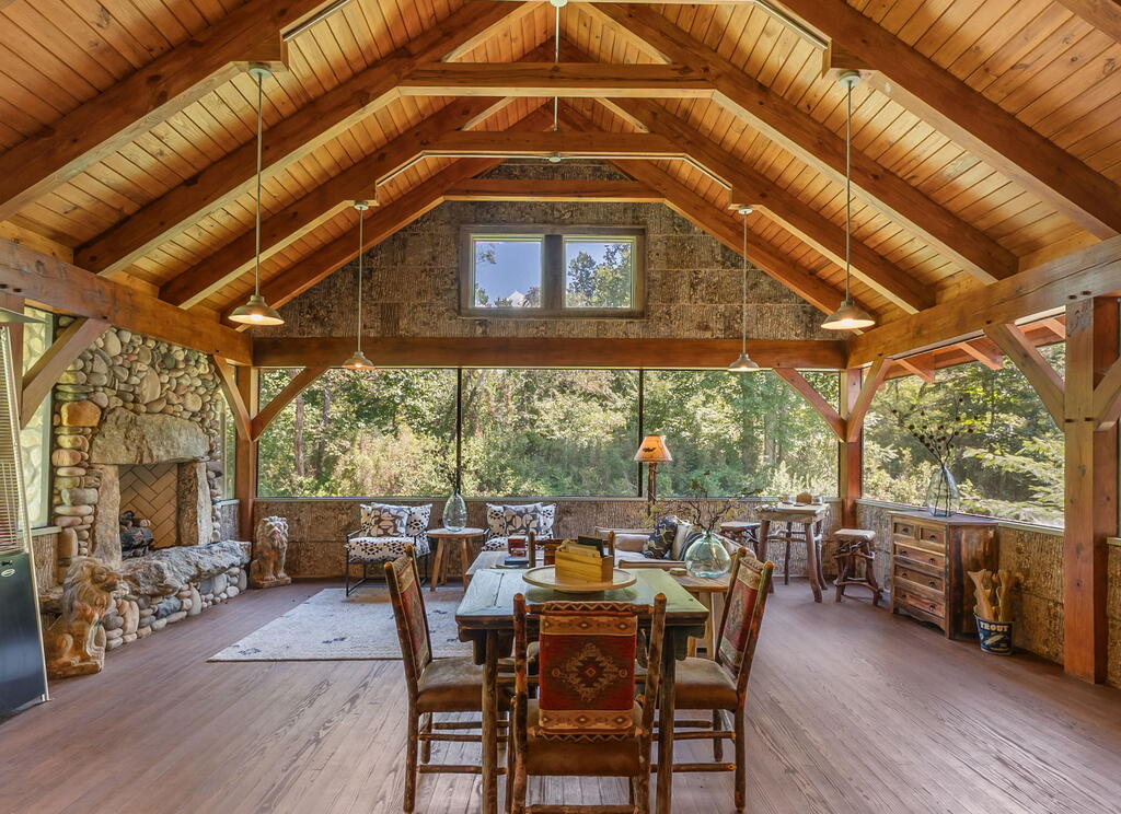 284 Coweeta Lake Circle