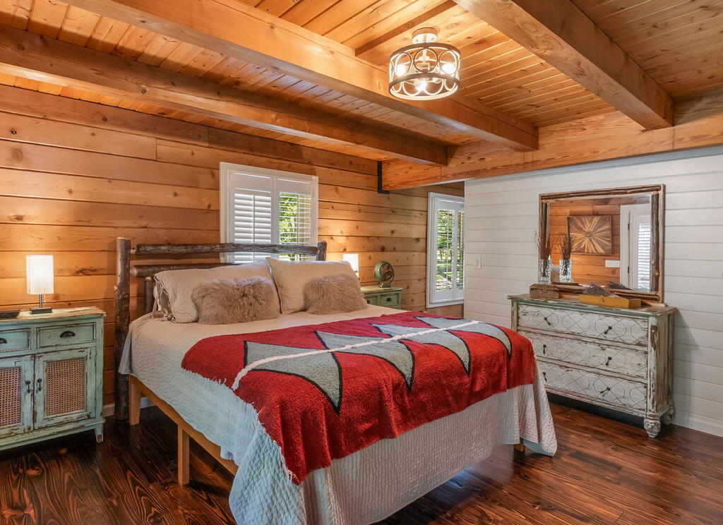 284 Coweeta Lake Circle