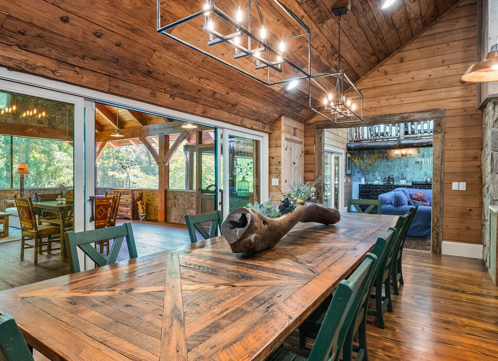 284 Coweeta Lake Circle