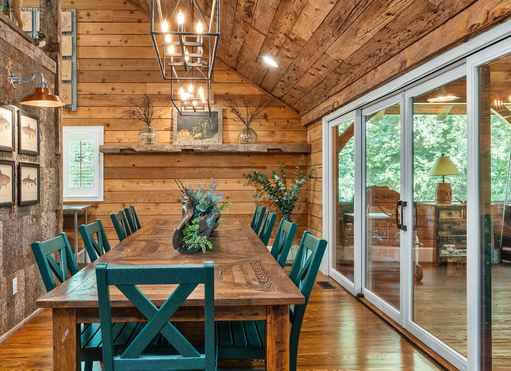 284 Coweeta Lake Circle
