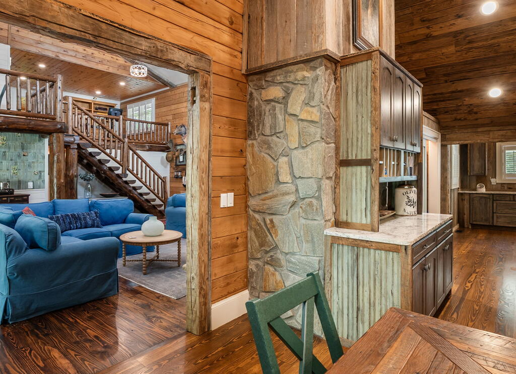 284 Coweeta Lake Circle