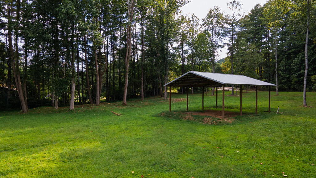 284 Coweeta Lake Circle