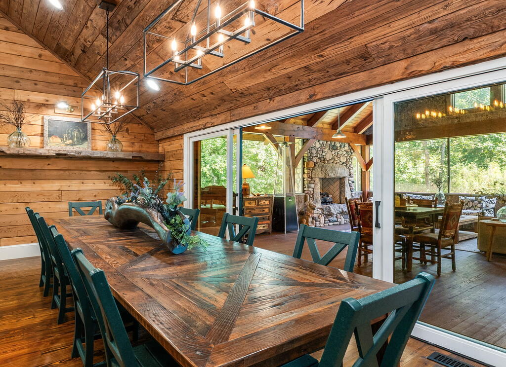 284 Coweeta Lake Circle