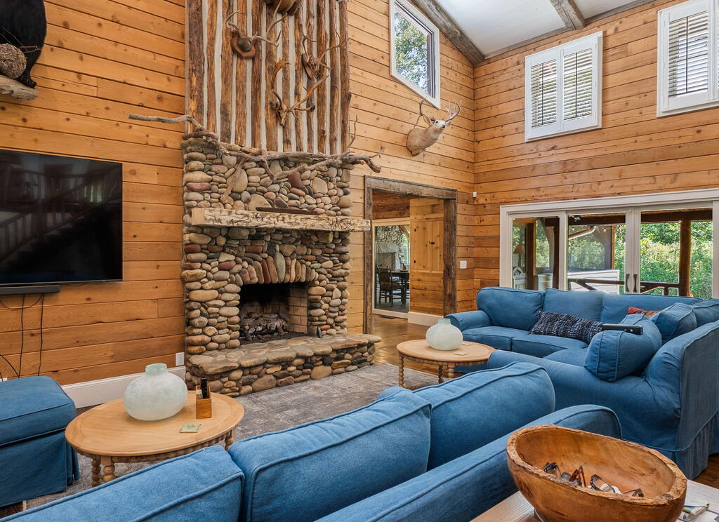 284 Coweeta Lake Circle