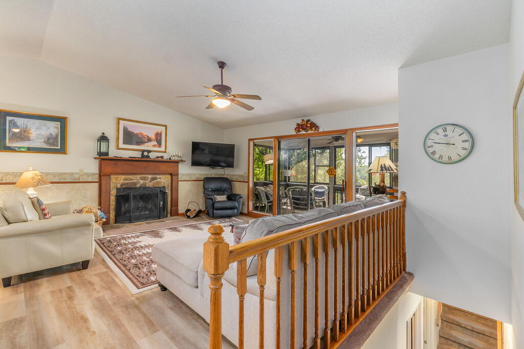 115 TIMBER LN