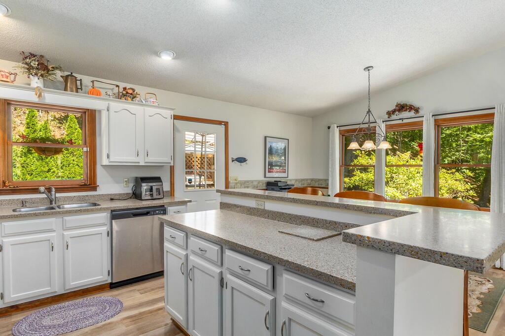 115 TIMBER LN