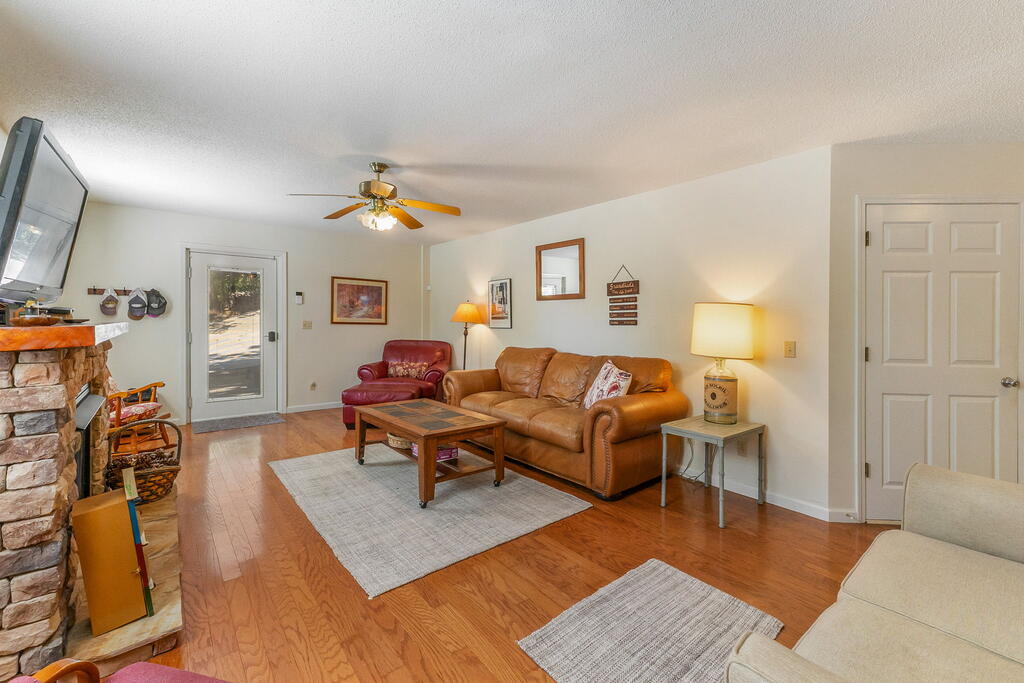 115 TIMBER LN