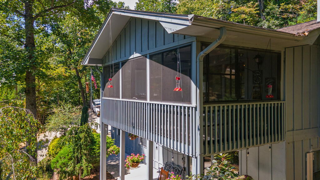 115 TIMBER LN