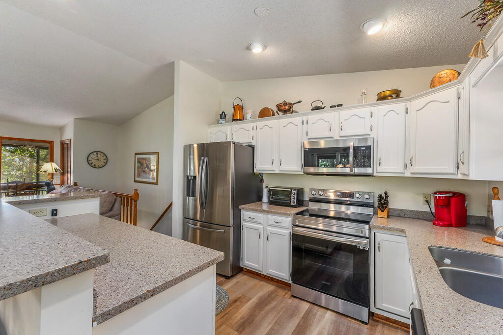 115 TIMBER LN