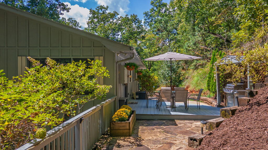 115 TIMBER LN
