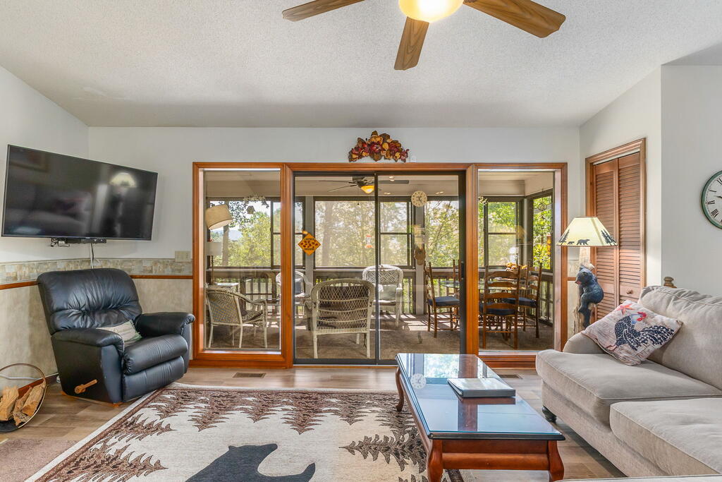 115 TIMBER LN
