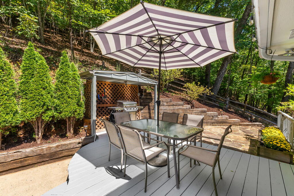 115 TIMBER LN