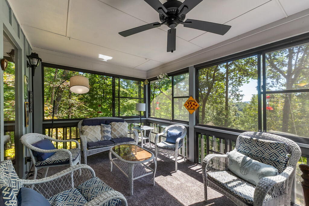 115 TIMBER LN