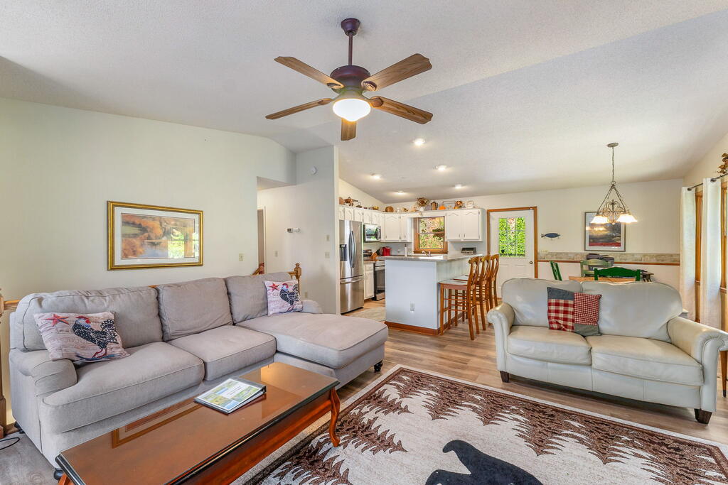 115 TIMBER LN