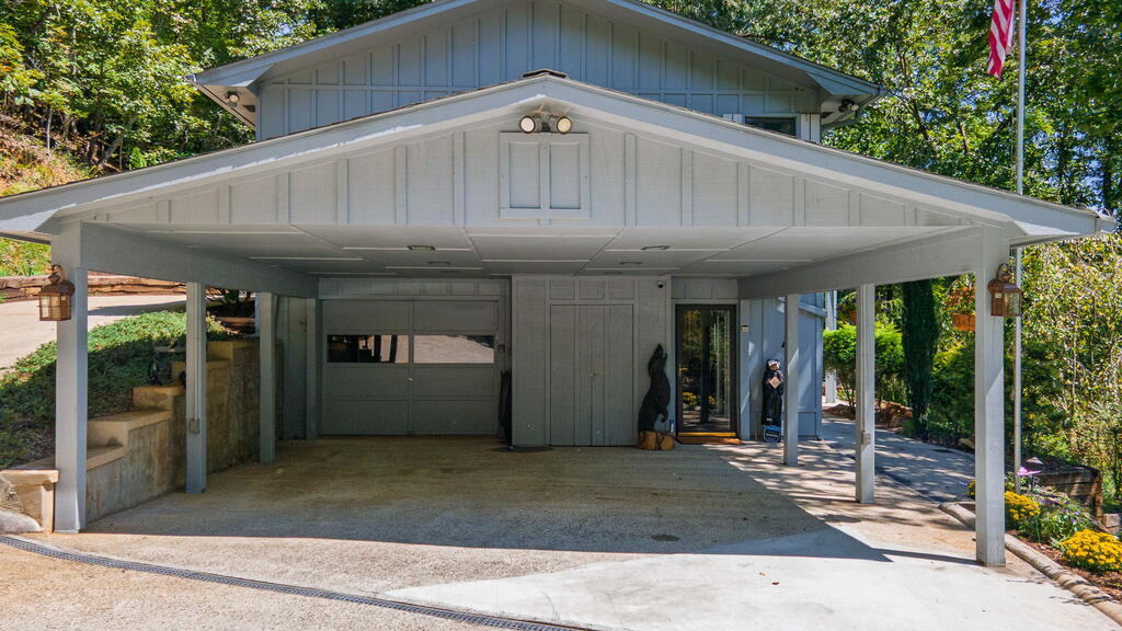 115 TIMBER LN