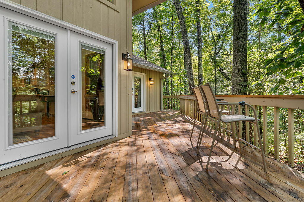 120 HOLLY FOREST CT