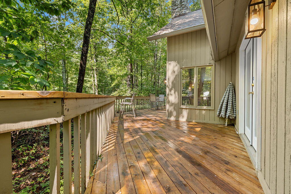 120 HOLLY FOREST CT