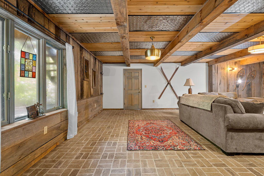 120 HOLLY FOREST CT