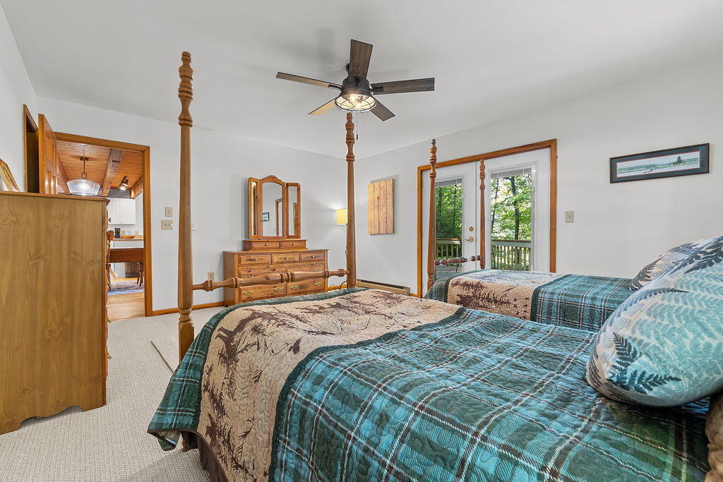120 HOLLY FOREST CT