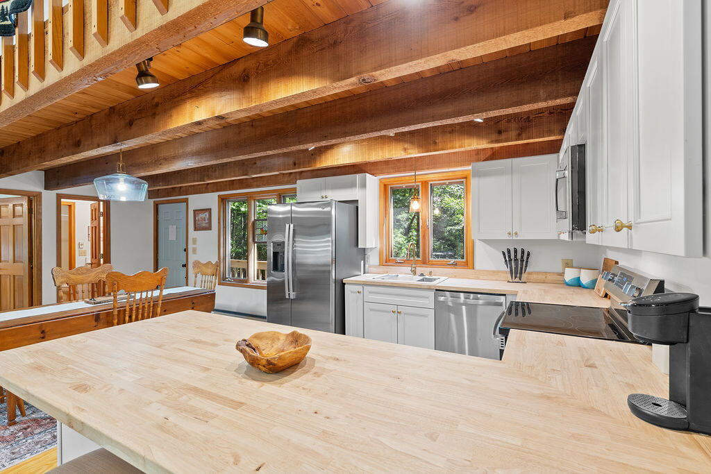 120 HOLLY FOREST CT