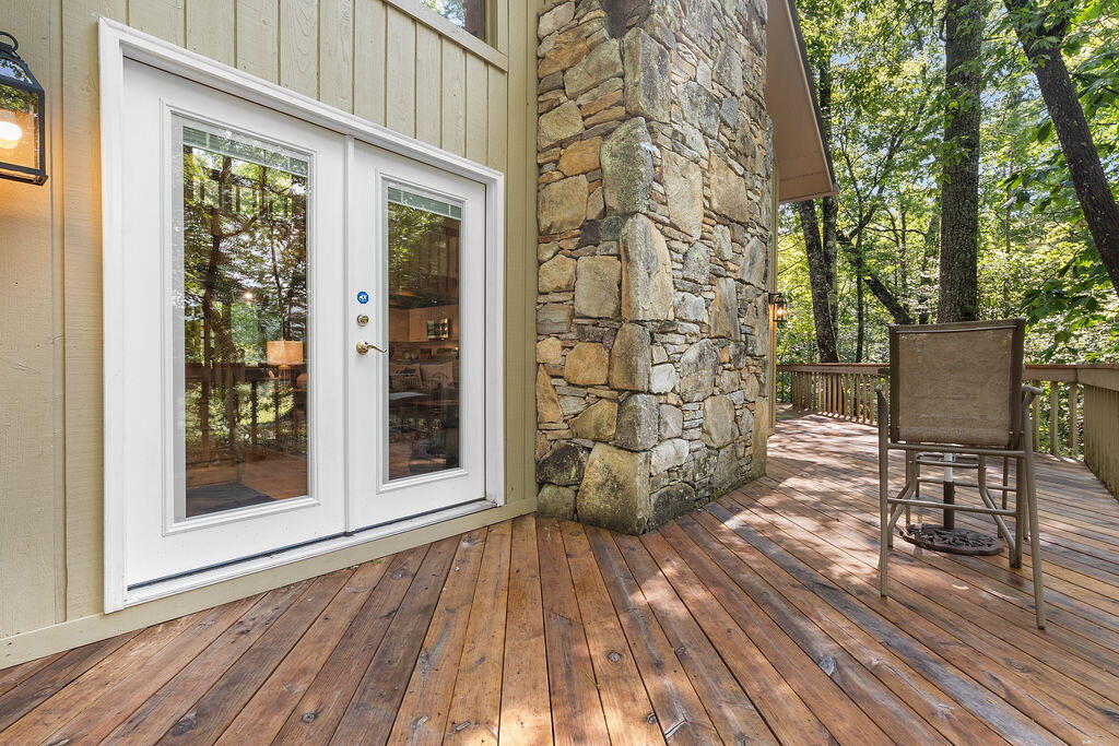 120 HOLLY FOREST CT