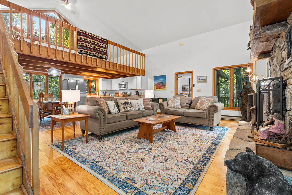 120 HOLLY FOREST CT