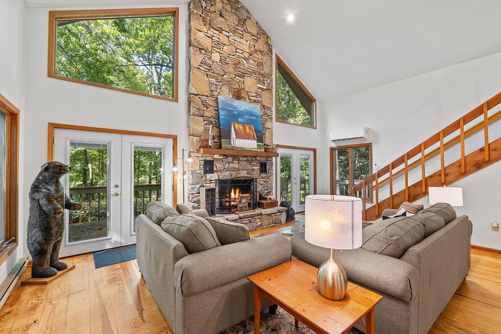 120 HOLLY FOREST CT