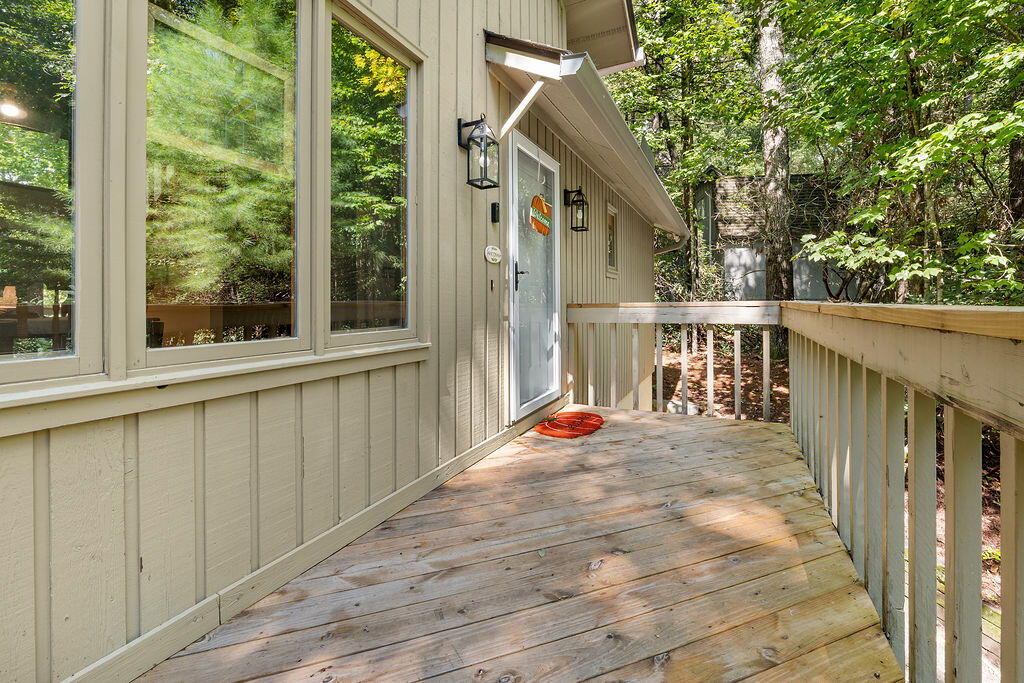 120 HOLLY FOREST CT