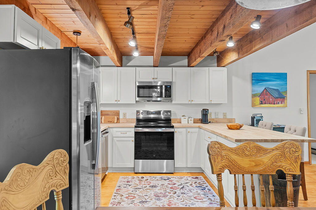 120 HOLLY FOREST CT