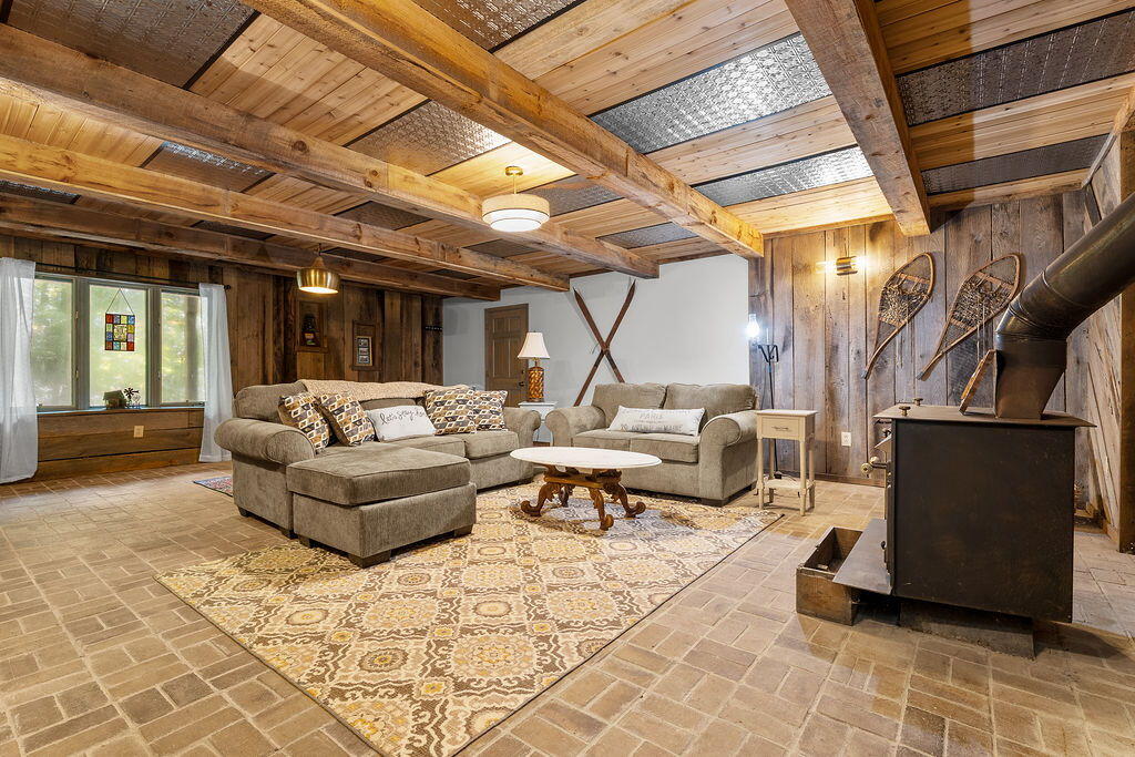 120 HOLLY FOREST CT