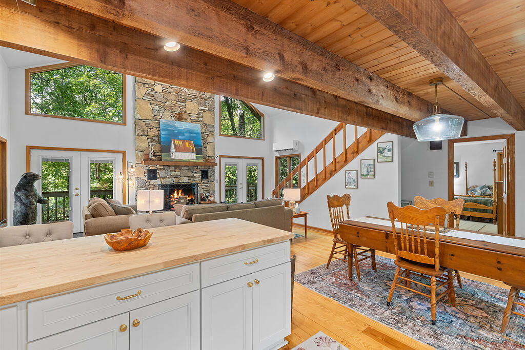 120 HOLLY FOREST CT