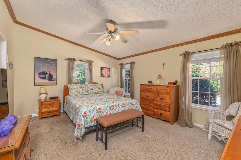 111 WESTWOOD DR