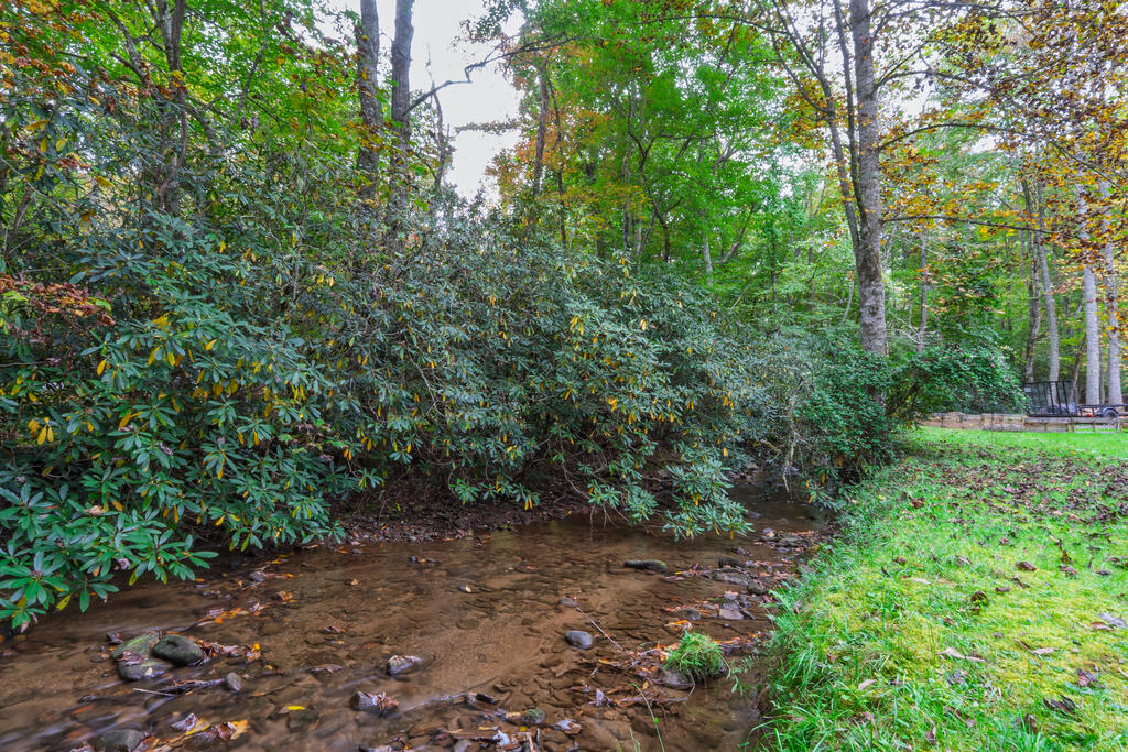 1044 Ray Creek Rd.