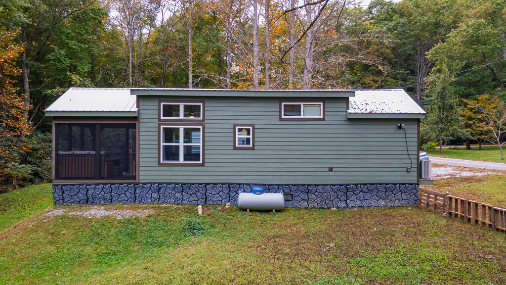 1044 Ray Creek Rd.
