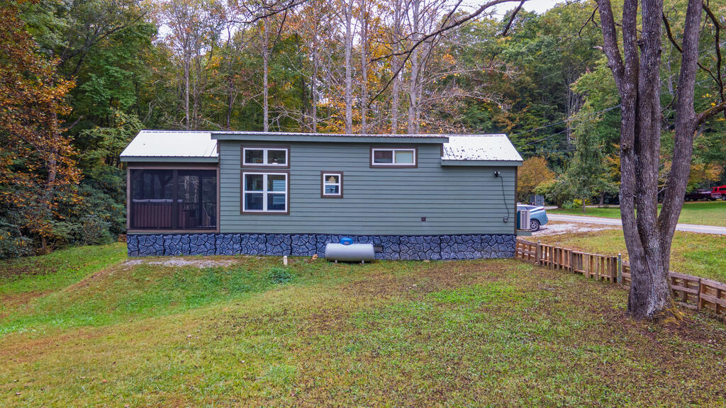 1044 Ray Creek Rd.