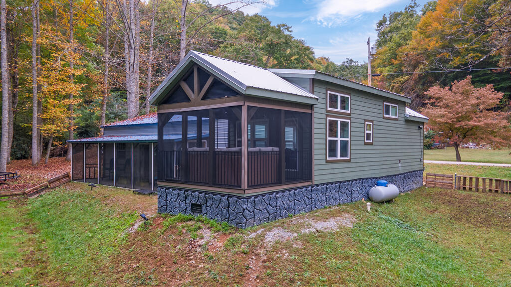 1044 Ray Creek Rd.
