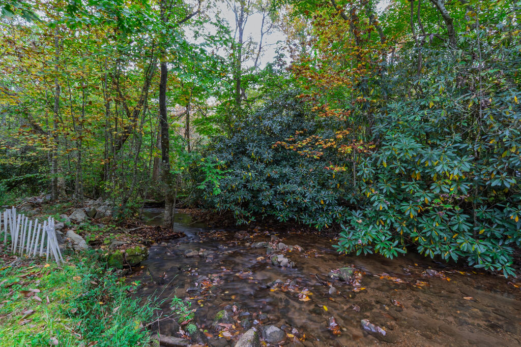 1044 Ray Creek Rd.