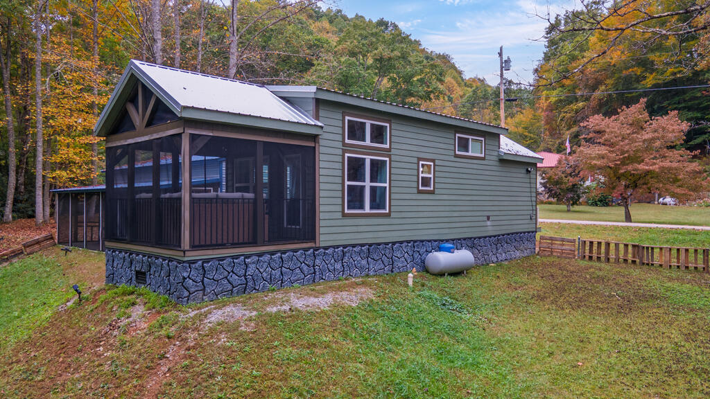 1044 Ray Creek Rd.